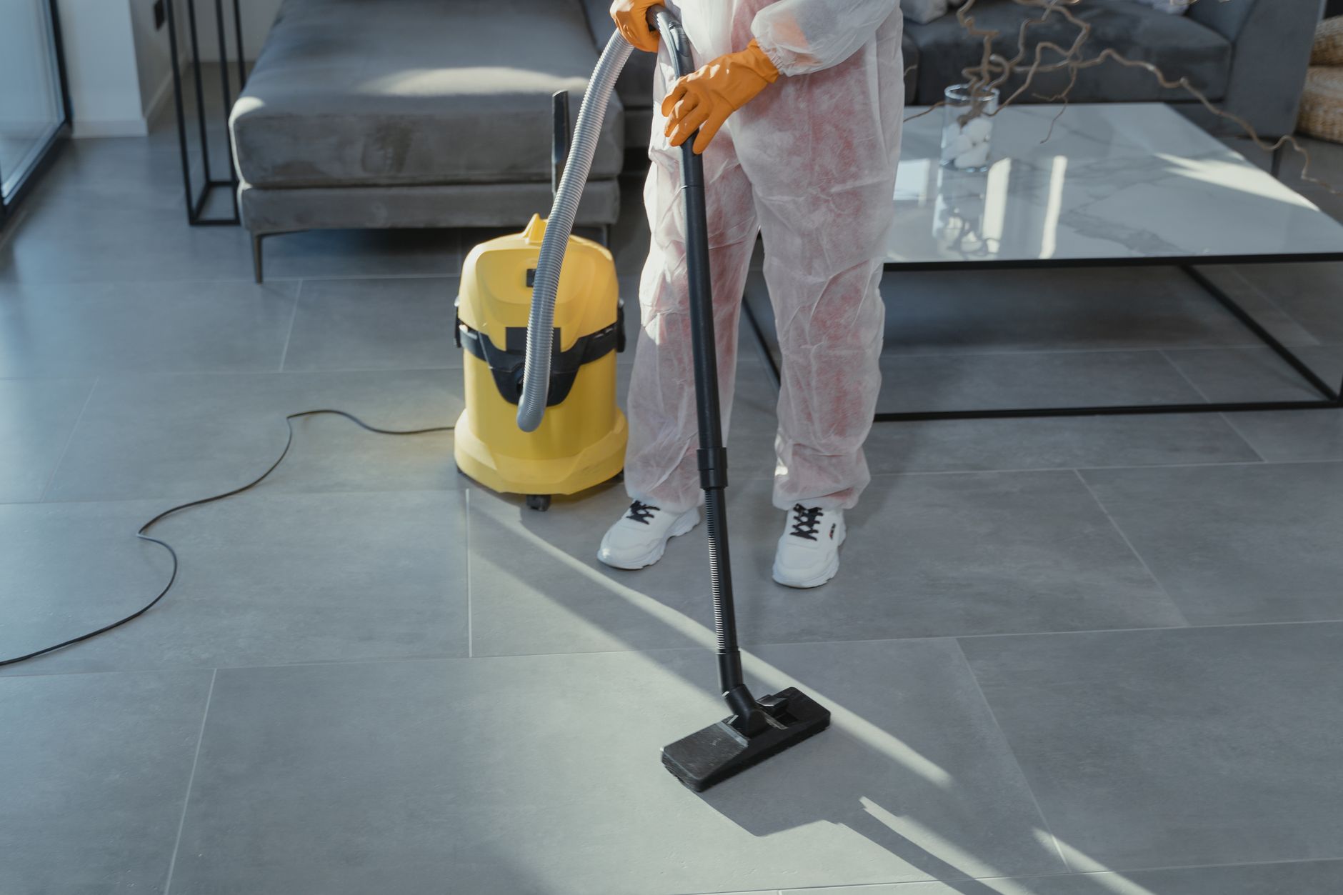 A Titan Pro Mold Removal technician explaining a remediation plan to a Duncanville homeowner inside their clean, well-lit living room.